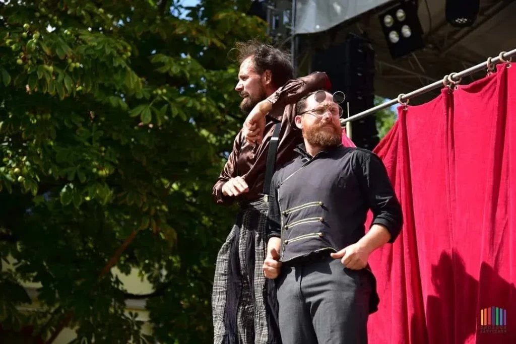 All In Circus színpadi zsonglőr műsor