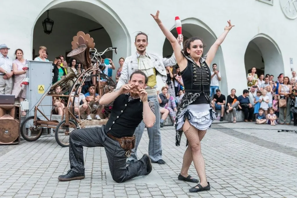 All In Zsonglőr Show