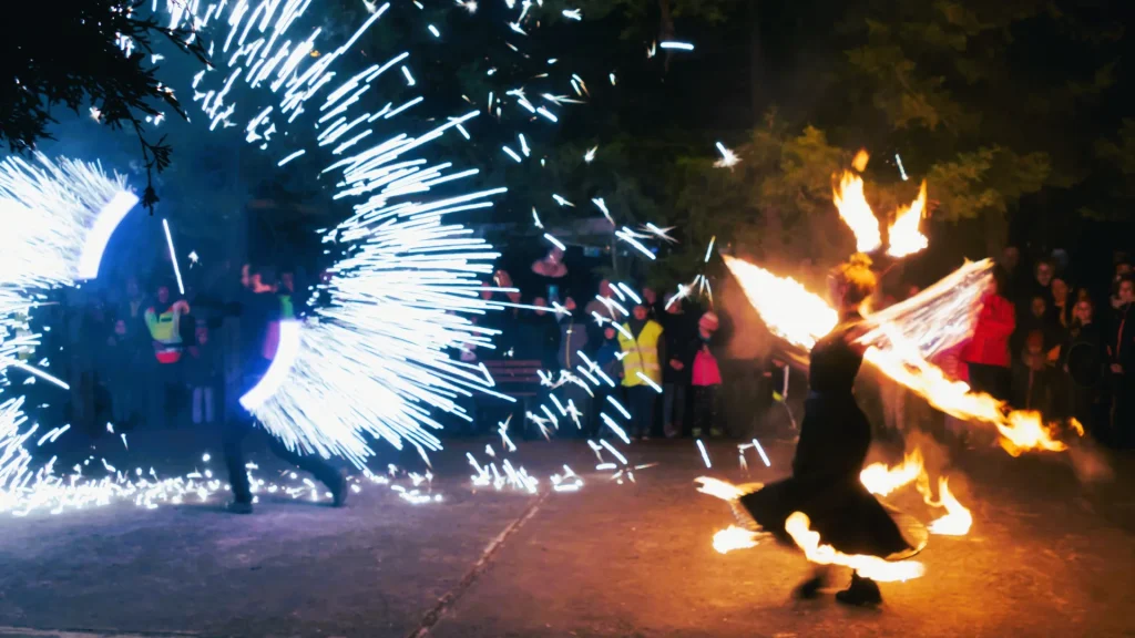 Pyro show - tűzzsonglőr műsor különleges pyrotechnikai elemekkel
